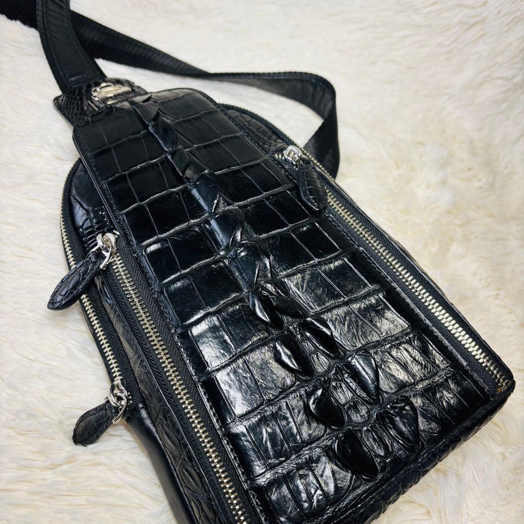 クロコダイル　ボディバッグ　レザー　マットクロコ　ブラック　斜め掛け　尾鰭　背鰭