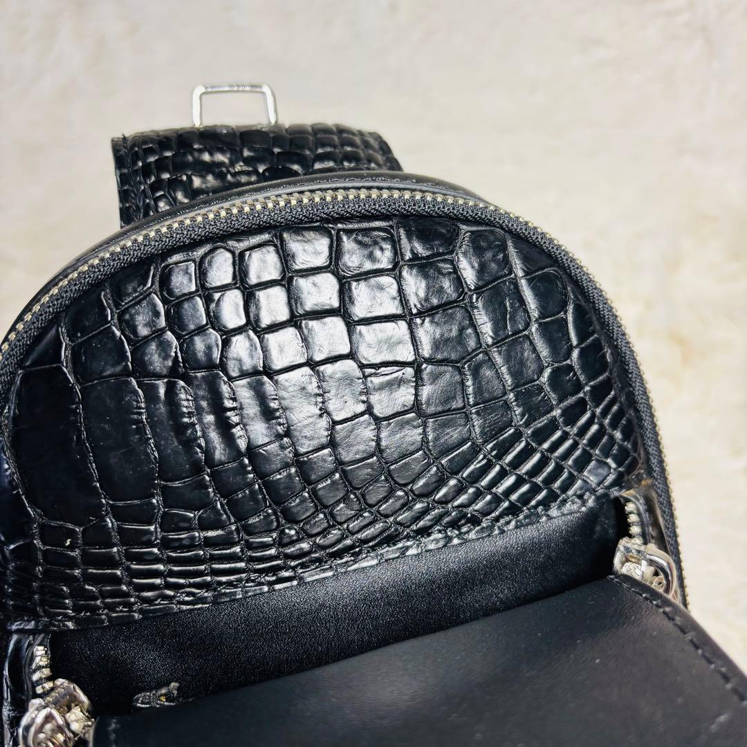 クロコダイル　ボディバッグ　レザー　マットクロコ　ブラック　斜め掛け　尾鰭　背鰭