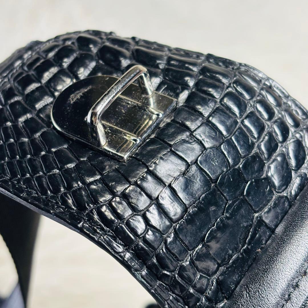 クロコダイル　ボディバッグ　レザー　マットクロコ　ブラック　斜め掛け　尾鰭　背鰭