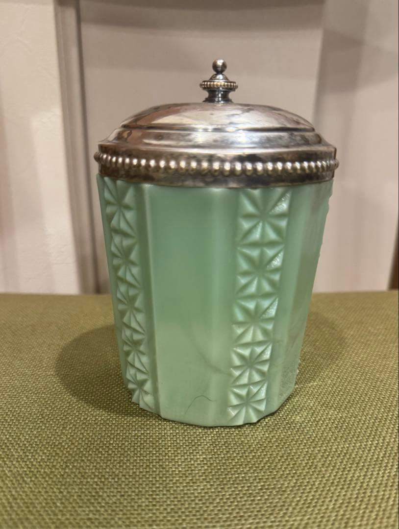 イギリスアンティーク ミントグリーンのガラス容器 金属製蓋付