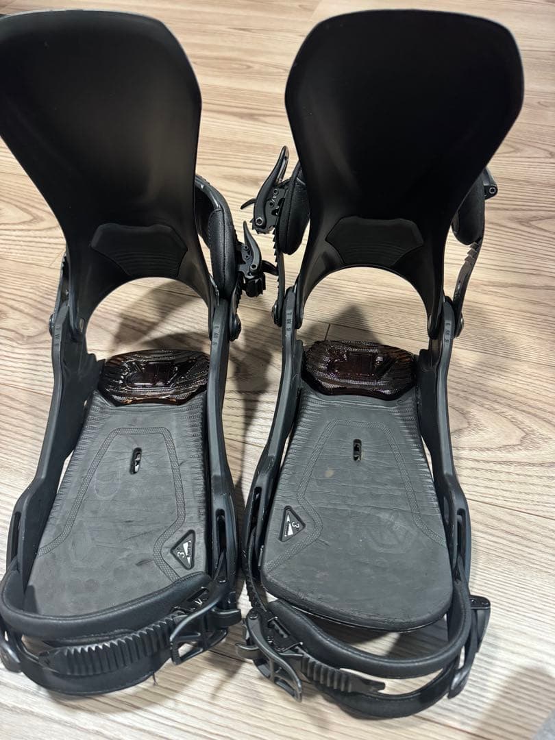 ONE ブラック スノーボードビンディング L