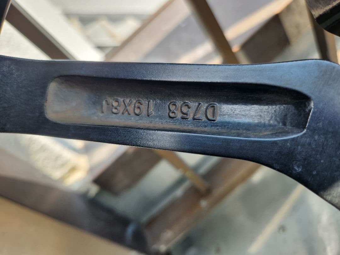 19インチ ホイールセット　245/45-19　 PCD114.3 IN 35