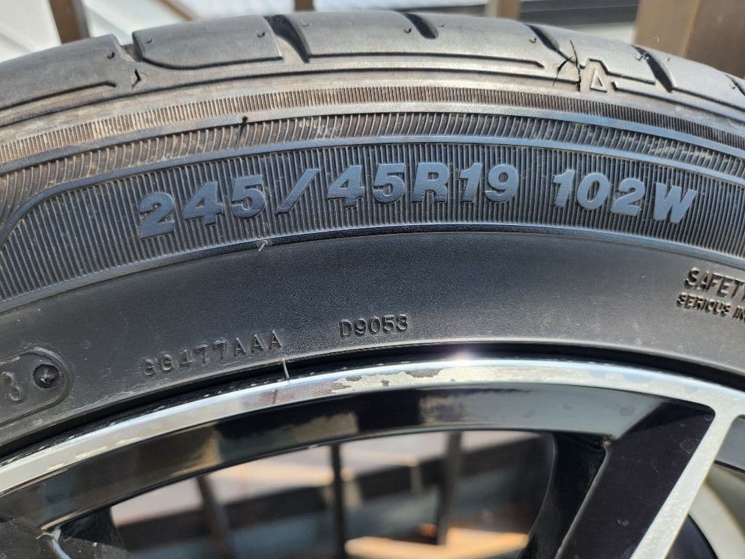 19インチ ホイールセット　245/45-19　 PCD114.3 IN 35