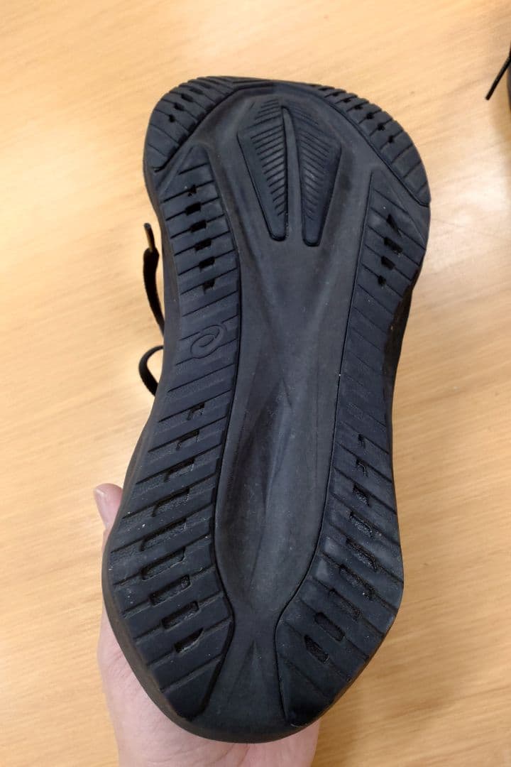 着用1回☆アシックス NOVABLAST 5ランニングシューズ 25cm ワイド