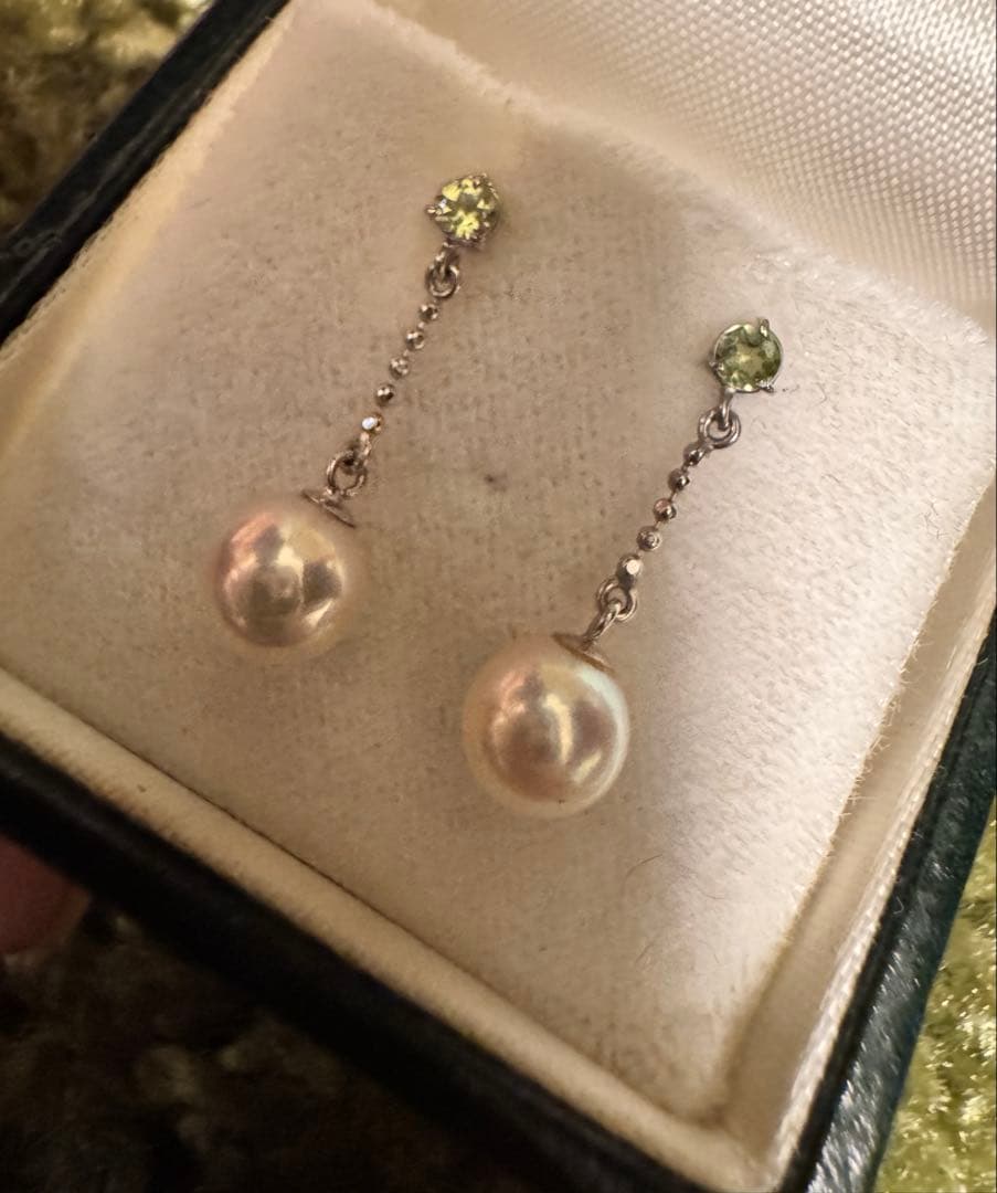 【エステール】K18WG アコヤパール　ペリドット　揺れる　ピアス