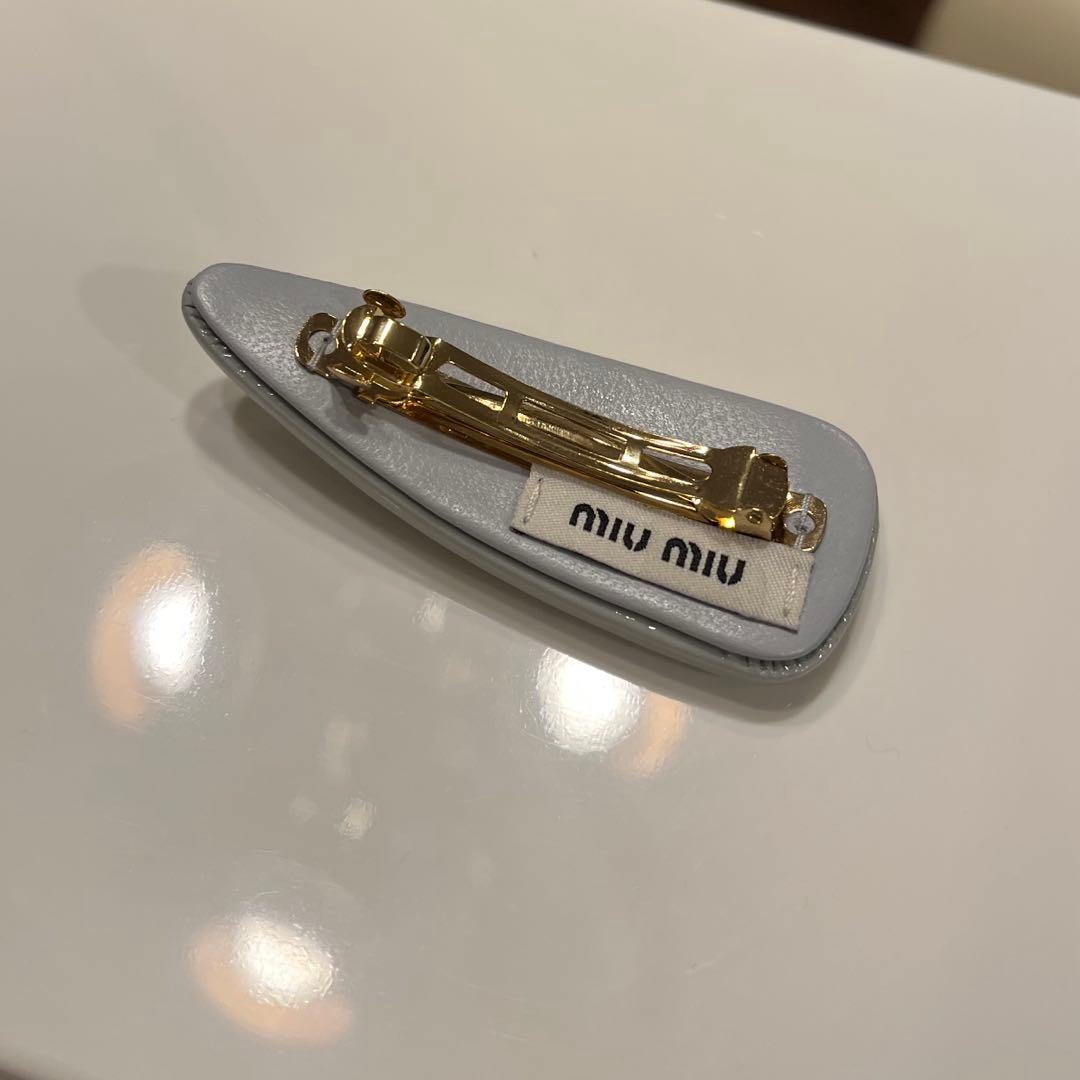新品 miu miu バレッタゴールドロゴヘアクリップ