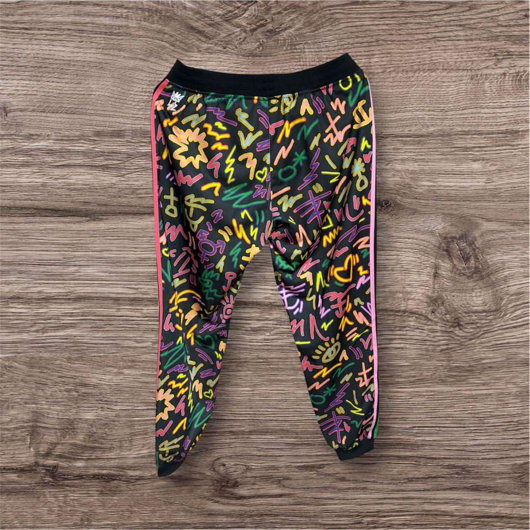 adidas LOVEUNITESTPカラフルジャージセットアップ