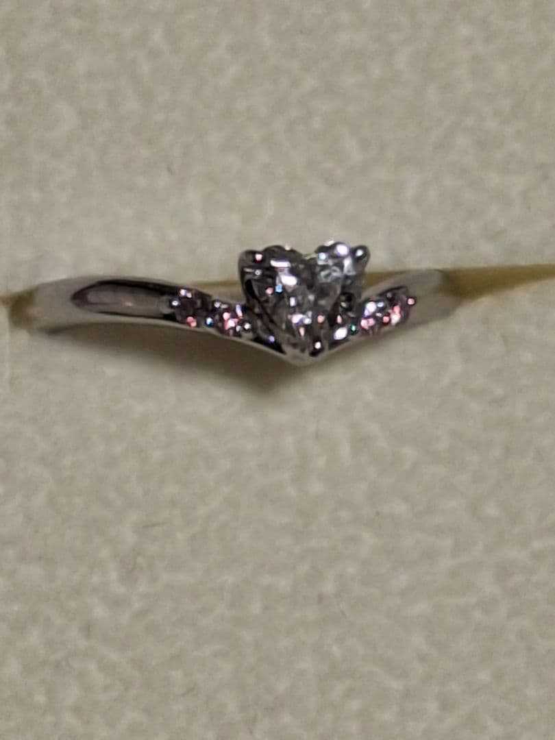 モリモリサマンサティアラの可愛いハートシェイプPt950ダイヤリング 9号