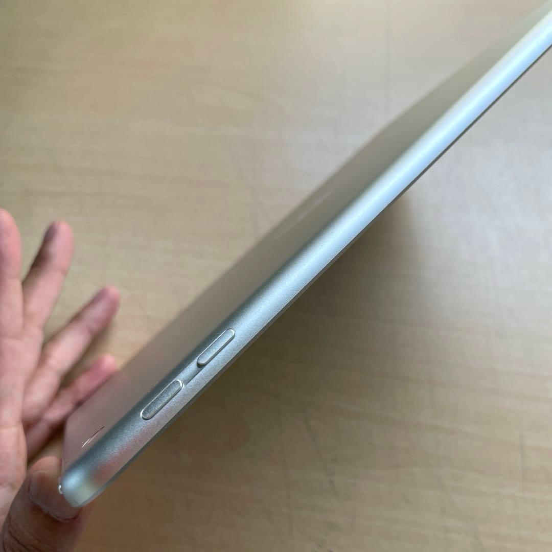 iPad 第6世代　A1893　Wi-Fiモデル　シルバー　32GB 美品　#9