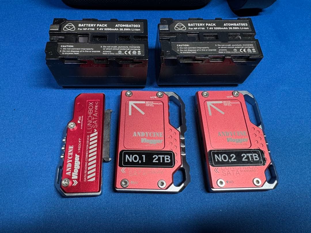 ATOMOS. NINJAV 液晶モニター SSD、バッテリーなど付属品多数