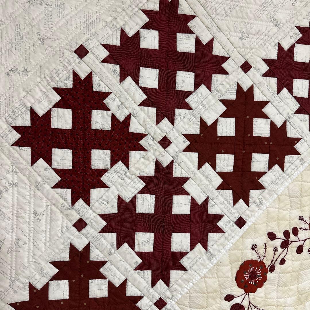 ＹＵＲＩＫＯハンドメイドパッチワークキルトの赤白のタペストリー