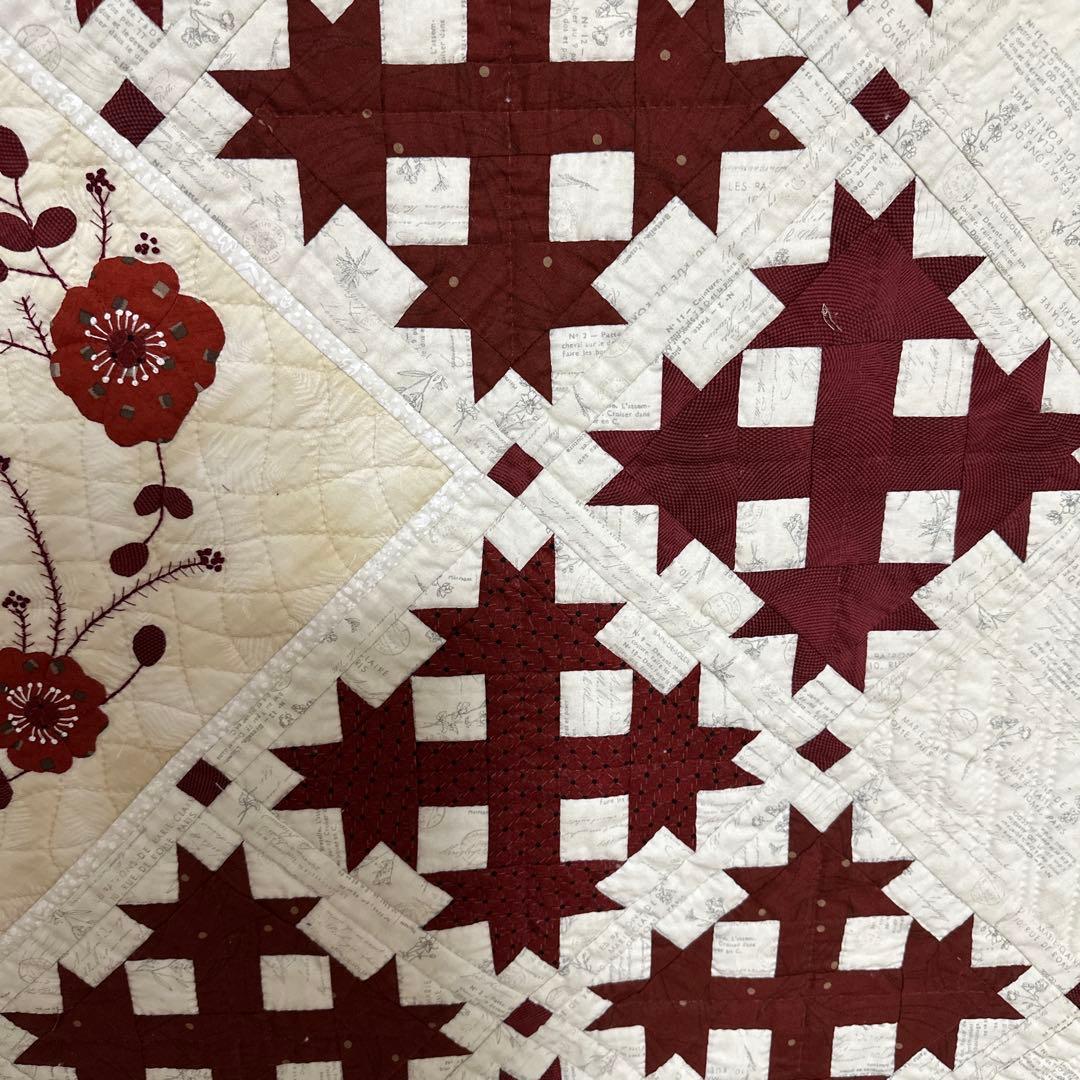 ＹＵＲＩＫＯハンドメイドパッチワークキルトの赤白のタペストリー