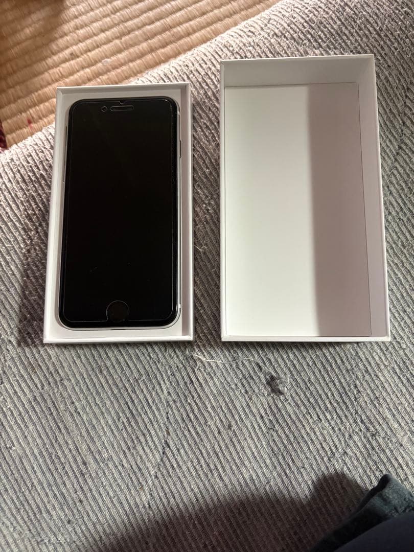 iPhoneSE2 64ギガ　社外バッテリー交換済み