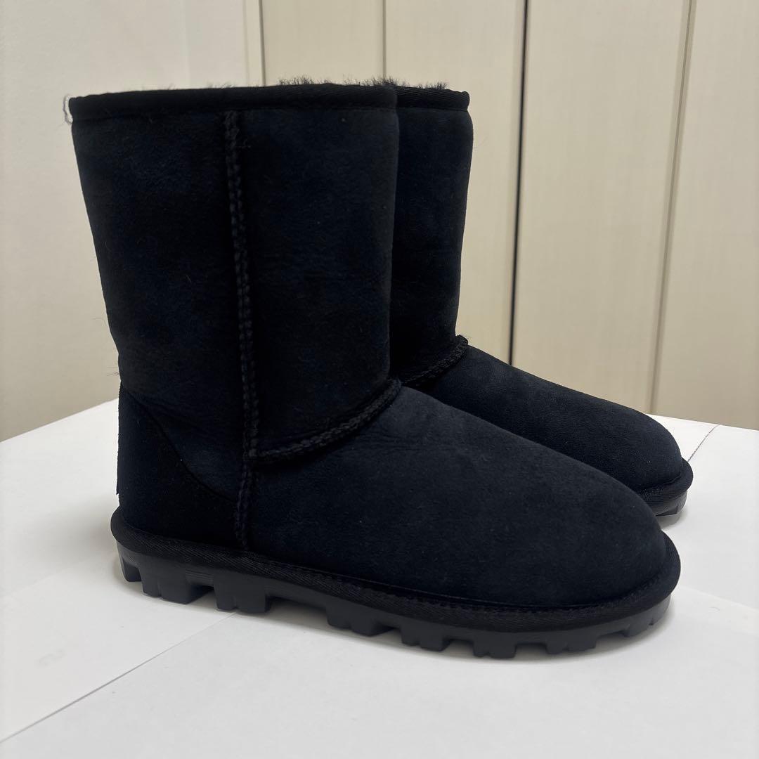 未使用品　UGG 5835 ムートン　ブーツ 22cm