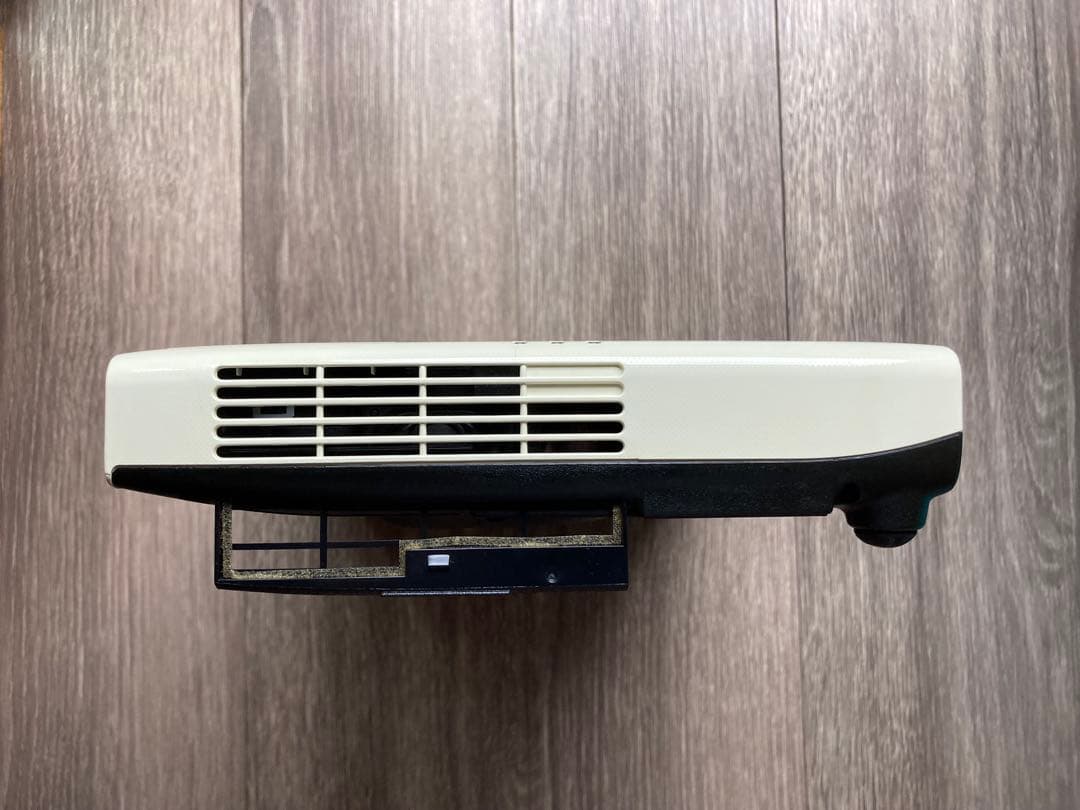 薄型軽量！EPSON EB-1776W 映像がキレイで持ち運びがらくらく