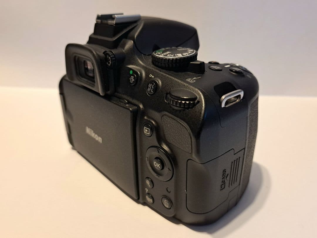 Nikon D5100 一眼レフカメラ+オマケレンズ