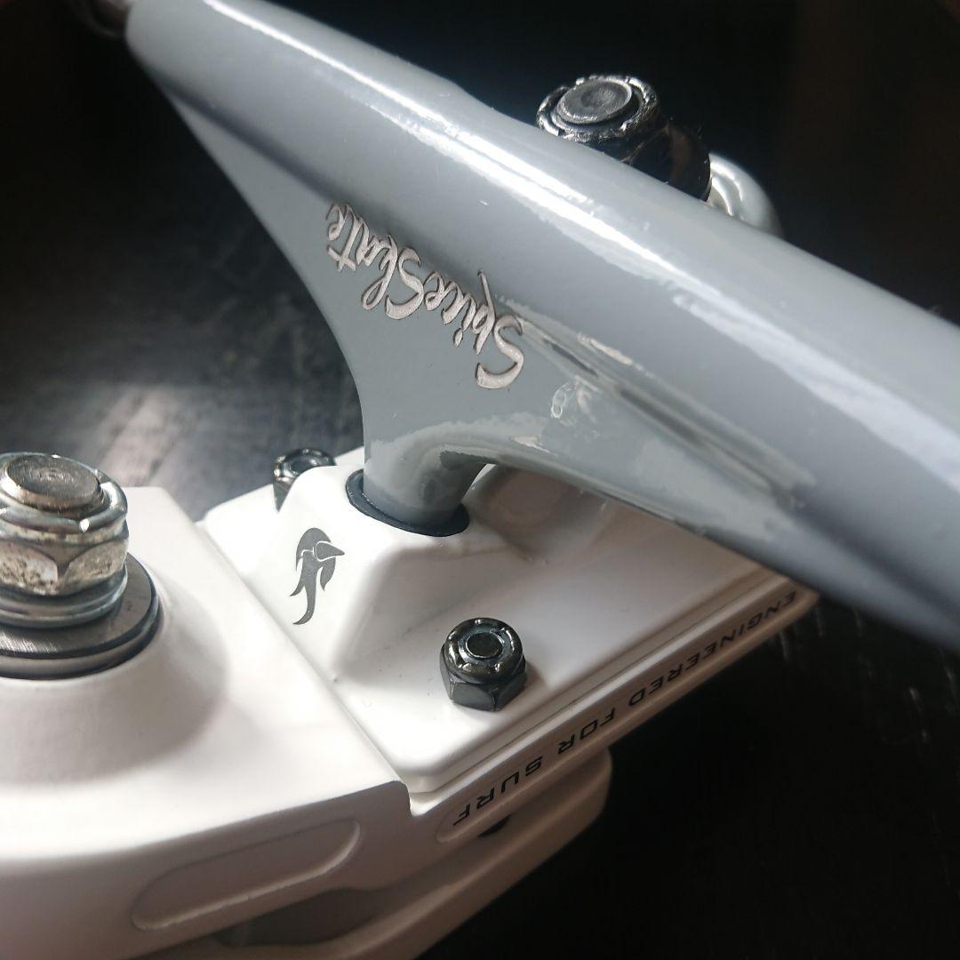 サーフスケートトラック