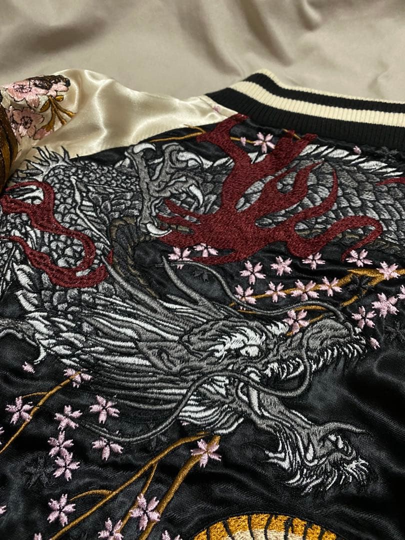 絡繰魂 美品 スカジャン ２面用 日本限定 虎蛇龍 レーヨン unisex