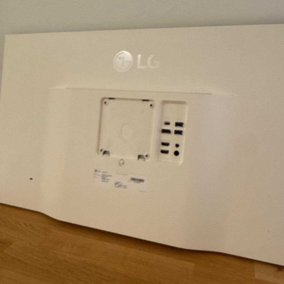 4K対応、LG 32UL750-W 32インチモニター、美品