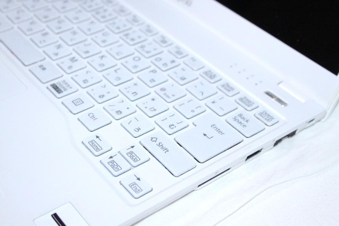 LIFEBOOK UH90B3 i7-8th カメラ タッチパネル i09
