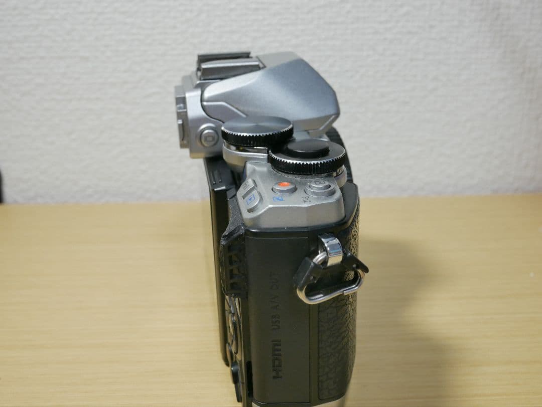 OLYMPUS OM-D E-M10ミラーレス一眼カメラ ジャンク
