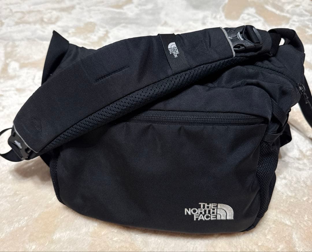 THE NORTH FACE ブラック ショルダーバッグ　抱っこ紐