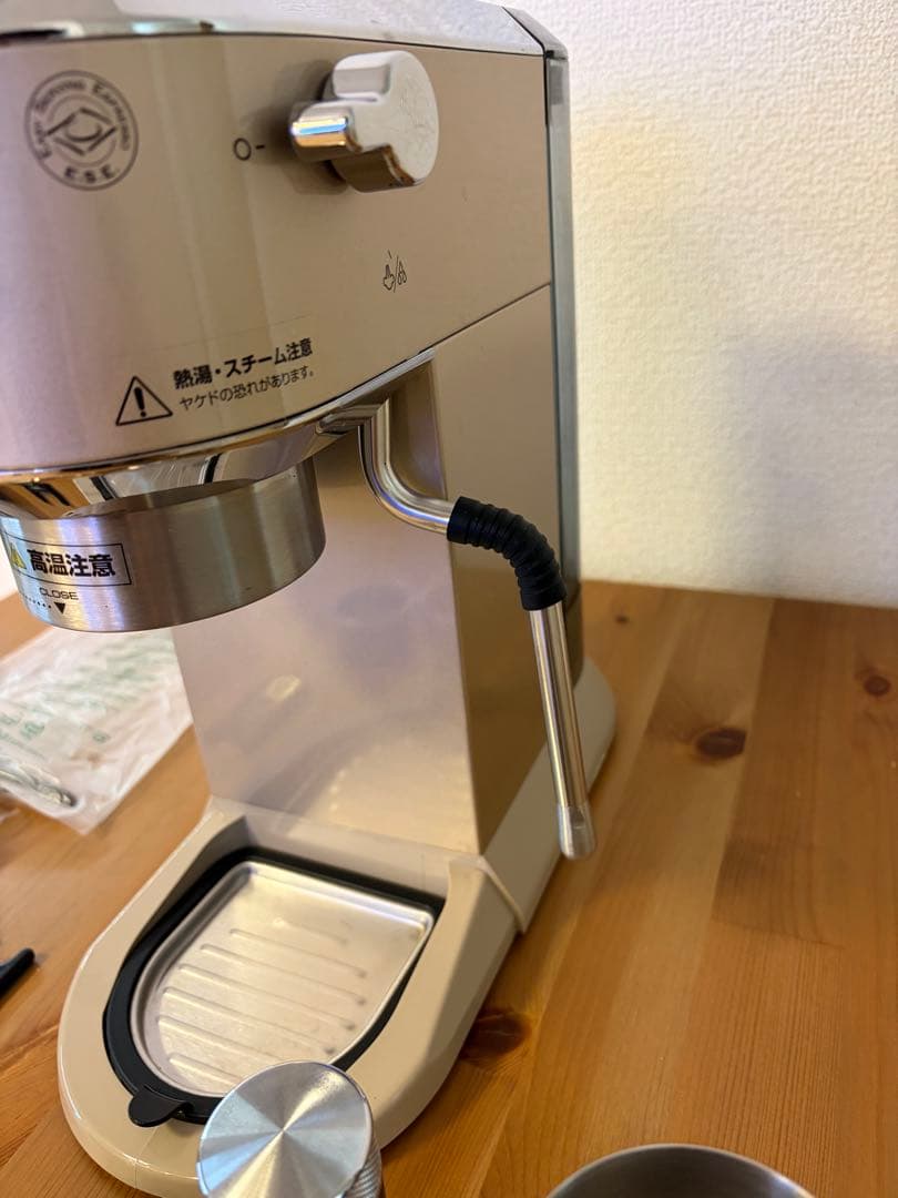 デロンギ　エスプレッソメーカー デディカ アルテ EC885J-BG