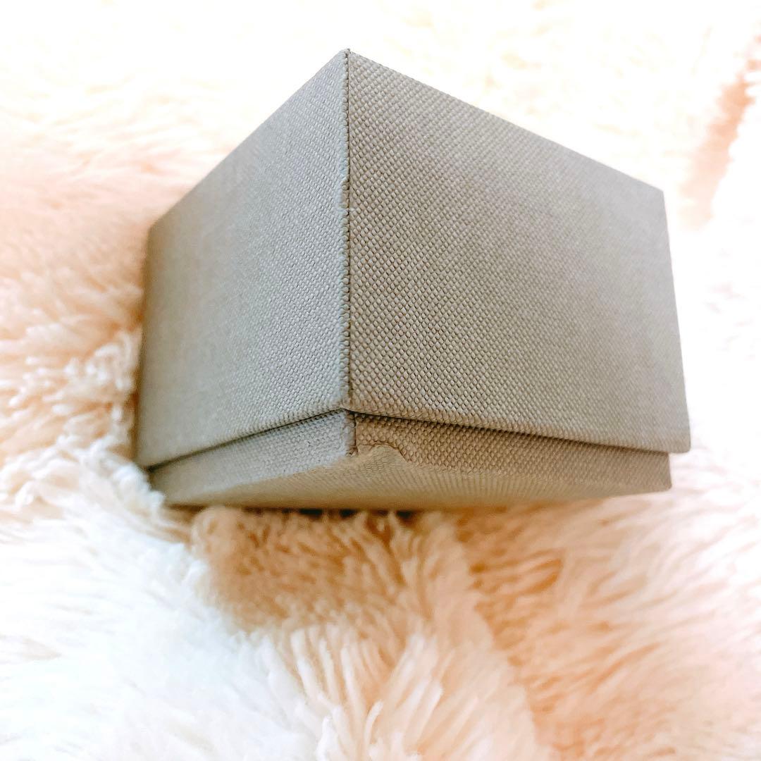 Vivienne Westwood ロゴ ブローチ　箱付き