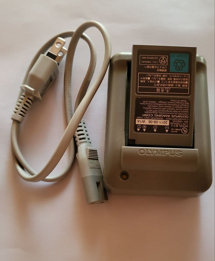 OLYMPUS ミラーレス一眼カメラ シルバー