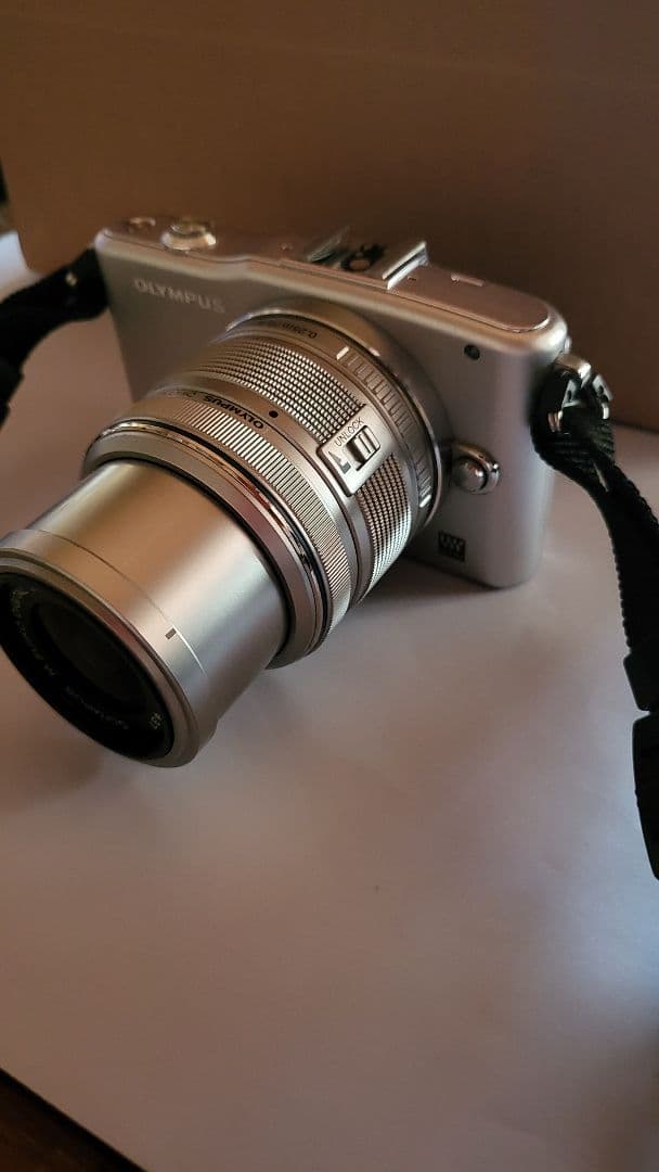 OLYMPUS ミラーレス一眼カメラ シルバー