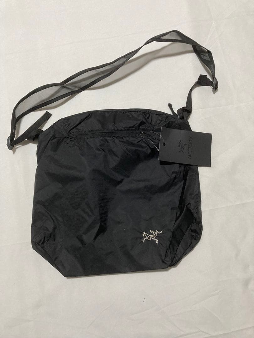 Arc'teryx ブラック ショルダーバッグ