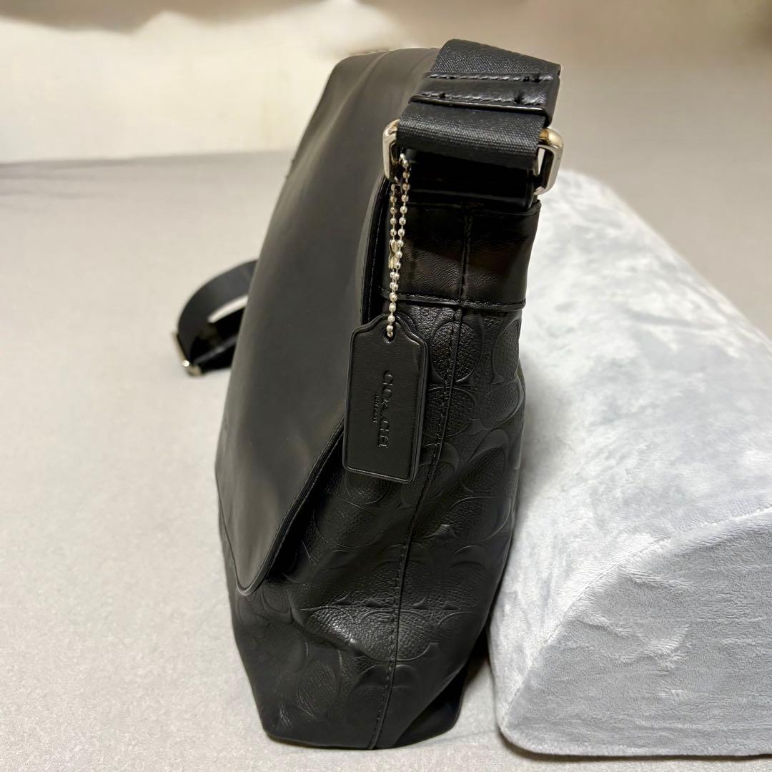 COACH コーチ メッセンジャーバッグ エンボス 斜め掛け レザー ブラック