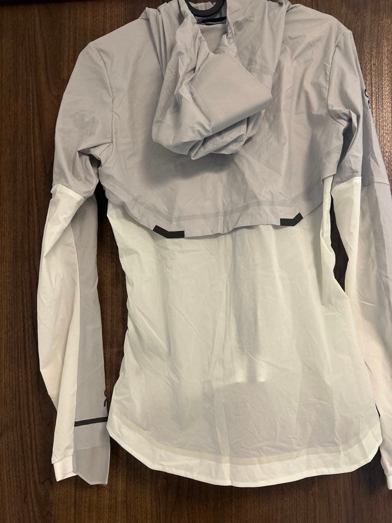 ON ウィンドブレーカー レディース