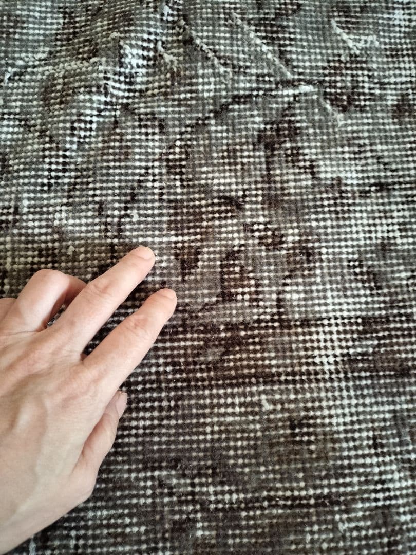 グレーのオーバーダイヴィンテージラグ　縁アリフラワー　No.683