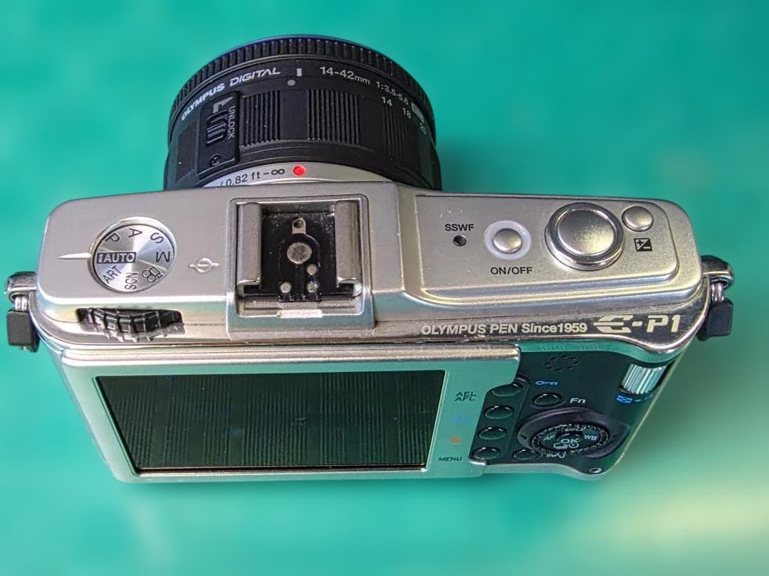 オリンパス PEN E-P1 シルバー レンズキット