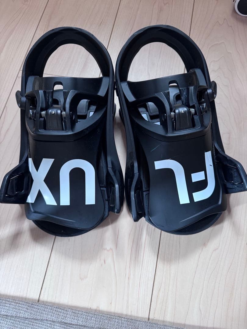 FLUXスノーボードビンディング ブラック