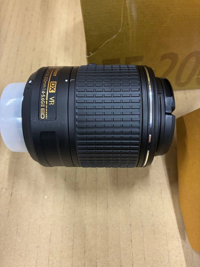 新品 Nikon 55-200mm f/4-5.6G ED VR II箱ダメージ