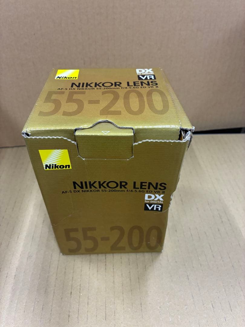新品 Nikon 55-200mm f/4-5.6G ED VR II箱ダメージ