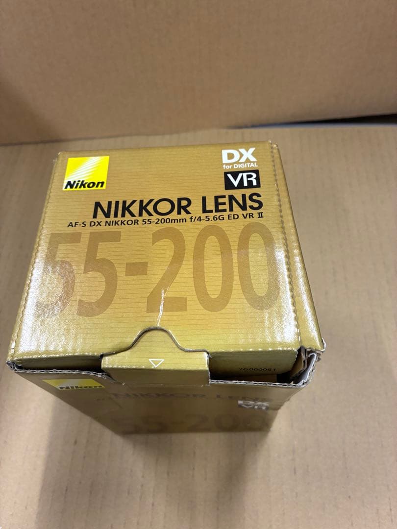 新品 Nikon 55-200mm f/4-5.6G ED VR II箱ダメージ