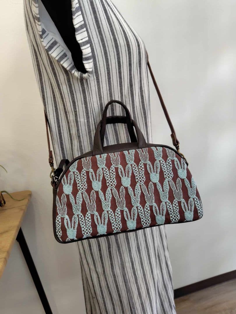 ミナペルホネン/tambourineタンバリンネイビー×LB/ラウンドボストン