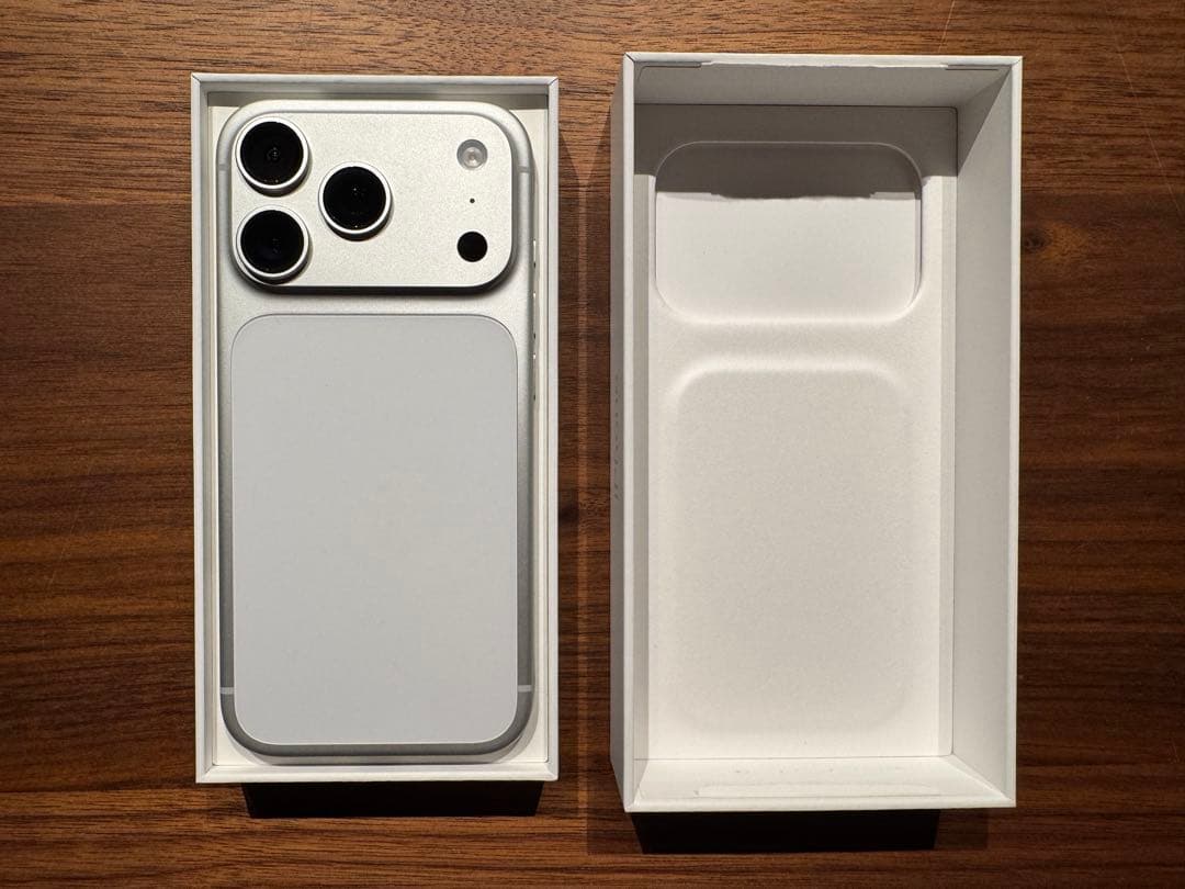 Apple iPhone17Pro シルバー