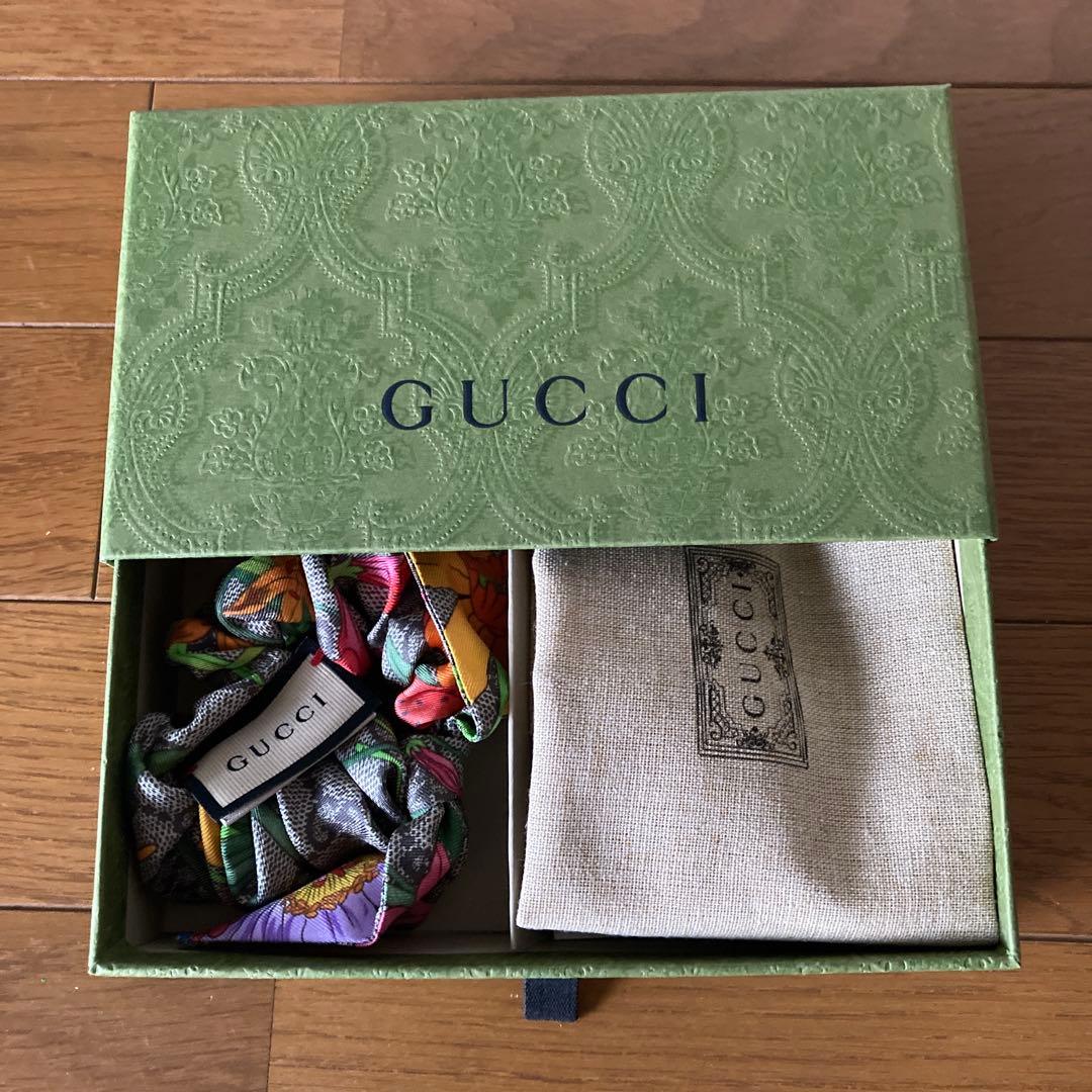 GUCCIシュシュ