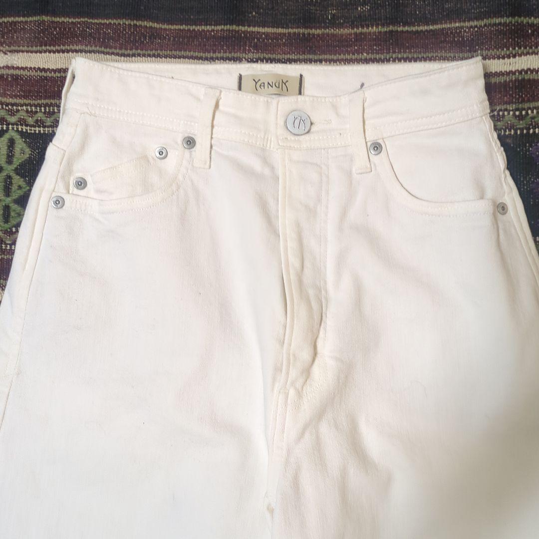 【美品】ヤヌーク　YANUK Laura カーブテーパードデニム　ホワイト　24