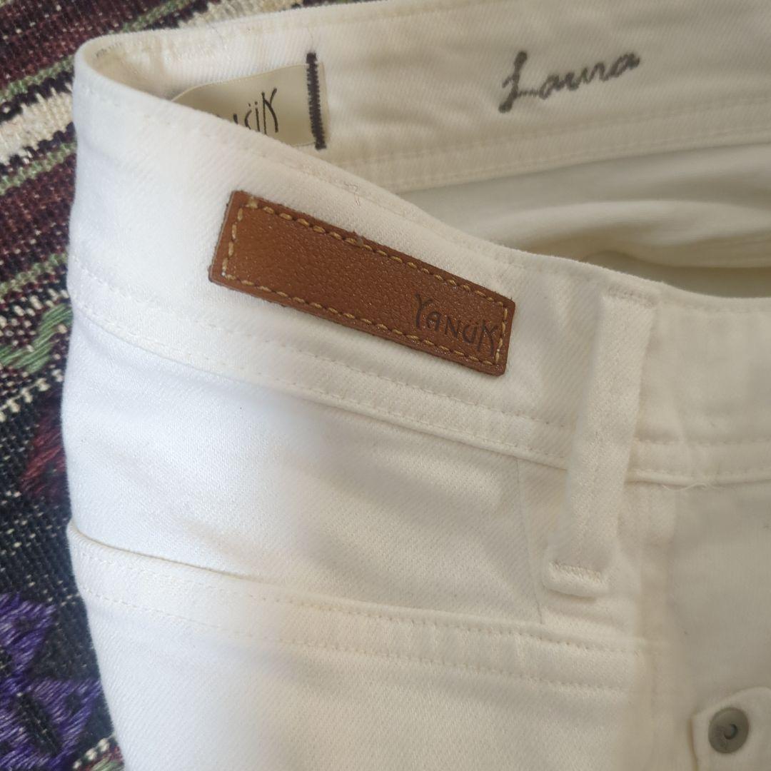 【美品】ヤヌーク　YANUK Laura カーブテーパードデニム　ホワイト　24