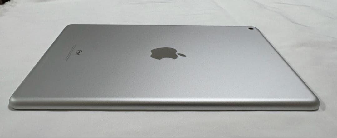 iPad ￼第６世代wi-fi 32GBシルバー 本体