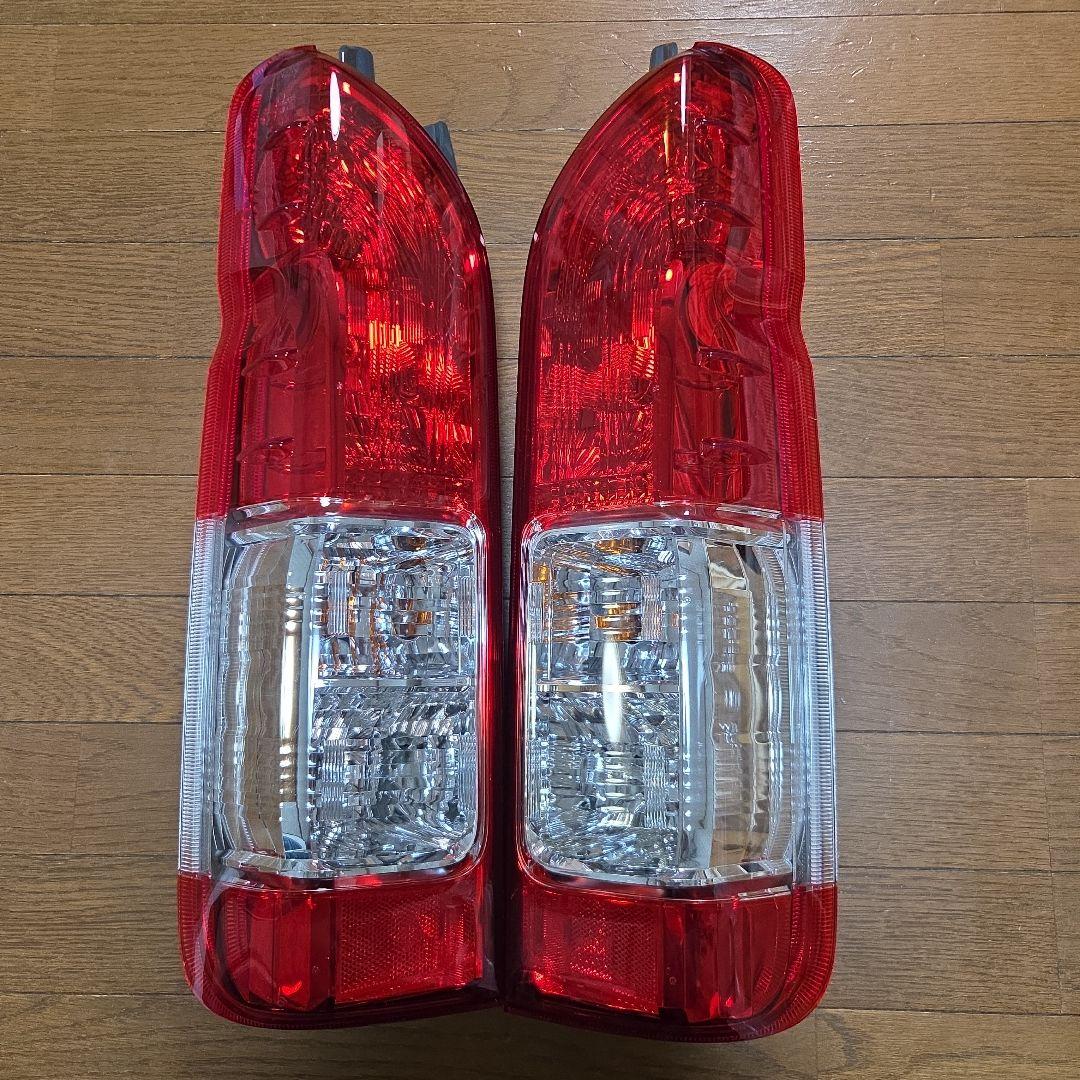 ハイエースダークプライム2 新車外しテールランプ