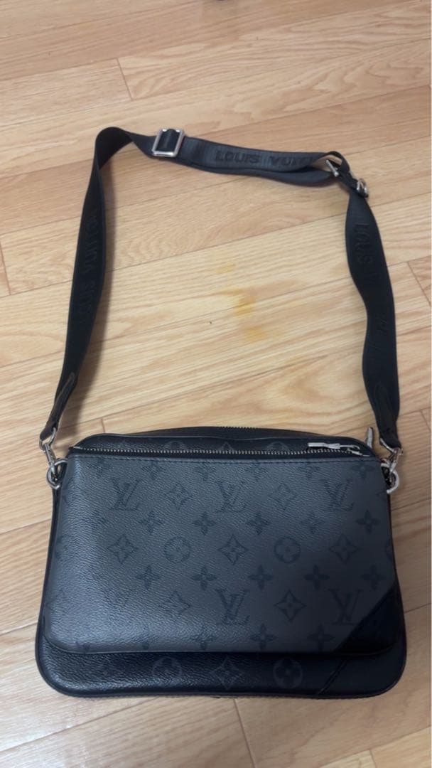 Louis Vuitton ブラックメッセンジャーバッグ