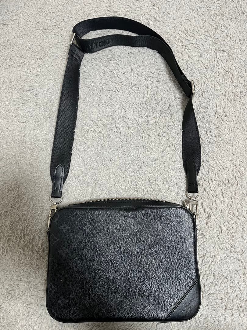 Louis Vuitton ブラックメッセンジャーバッグ