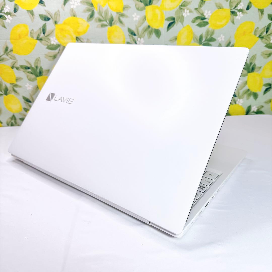 注目❤️薄型ホワイトノートパソコン❤️設定済み❤️すぐ使える❤️マウス付き❤️