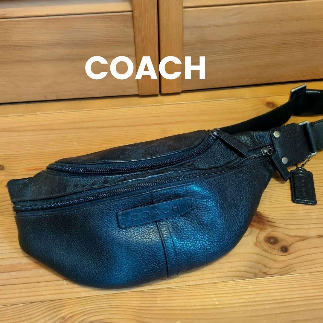 COACH ブラックレザー ボディバッグ　カバン　ストラップ　キーリング